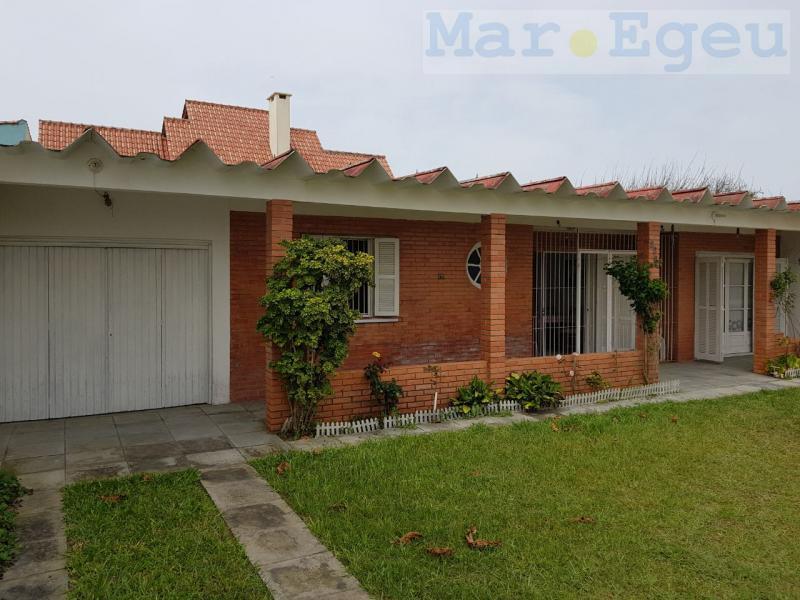 Casa para Venda, Cidreira / RS, bairro Centro, 4 dormitórios, 1 suíte